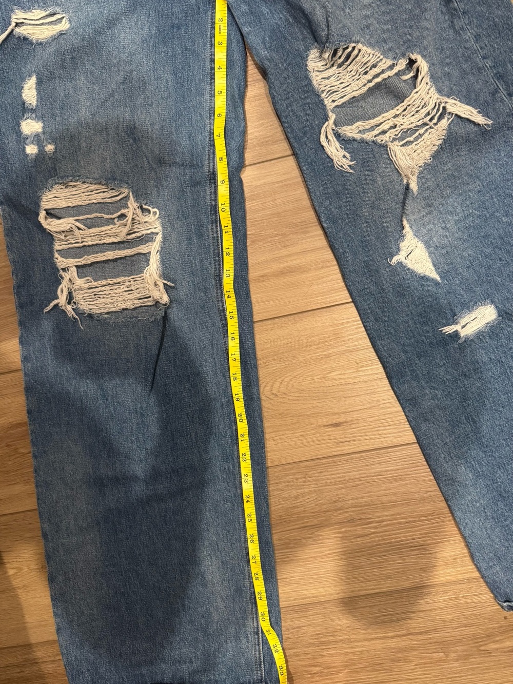 Vervet Distressed Medium Wash Blue Women's Jeans - size 30 - Picture 11 of 11